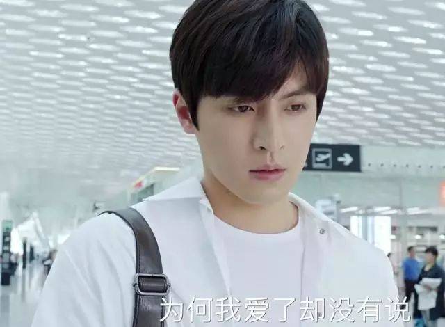 《青春斗》沈严出国前的这个细节动作,暴露他的无奈,但他最后还是选择