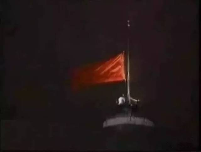 克里姆林宫的苏联国旗徐徐降下
