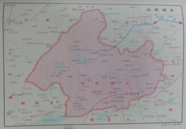 北倚胶南镇,南邻寨里乡,藏南乡,东靠大珠山镇,西接大村镇,市美乡