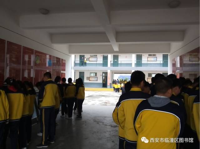 临潼区图书馆在秦陵中学开展第二十七届"科技之春"科普图片展览