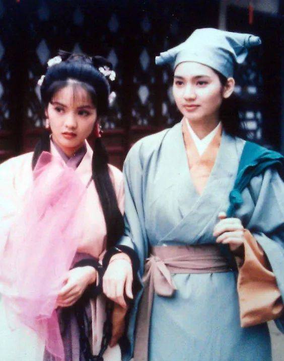 1990年,《咏春》里面的"豆腐西施"万艳娘; 洪欣的好身材并不常高调