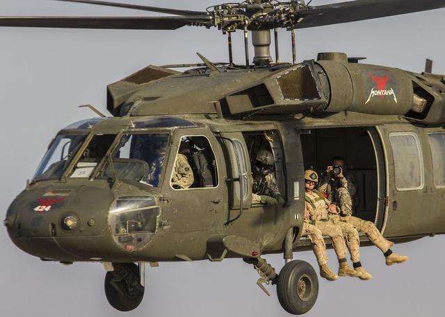 uh-60通用直升机,有如步枪中的ak,中国只能望尘莫及