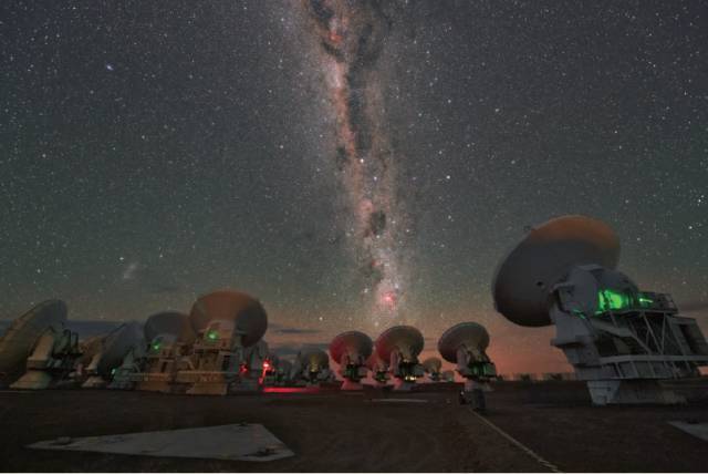 见证历史！人类历史上首张黑洞照片发布！2分钟了解黑洞的“前世