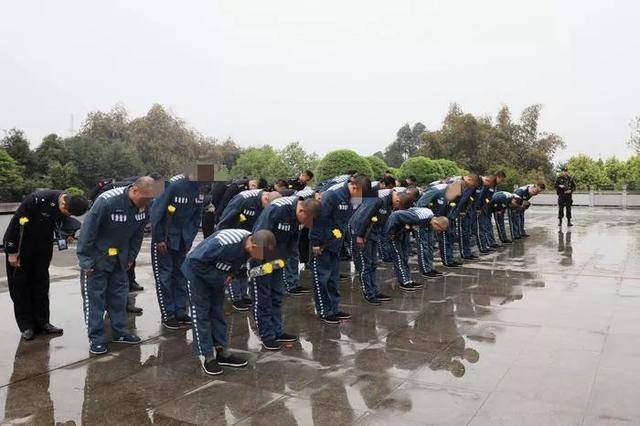 4月4日,  邑州监狱24名服刑人员在民警的带领下,来到大邑县建川博物