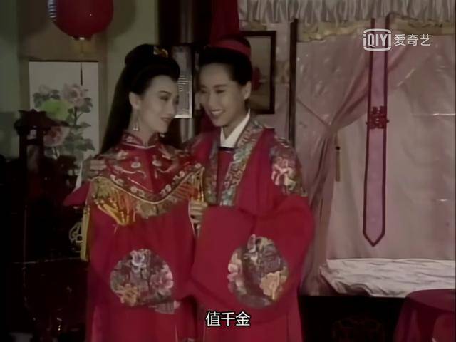 《新白娘子》大婚花絮,鞠婧祎自己补妆吻戏太甜,回看戏份很满意