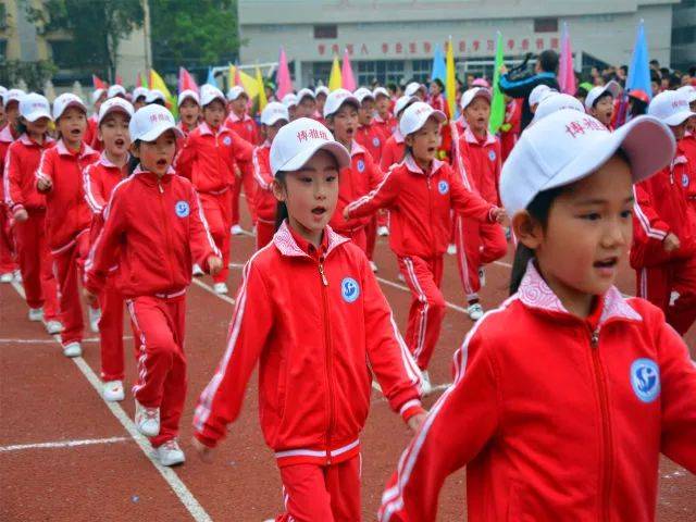 生命因运动而精彩--成都新世纪外国语学校第十