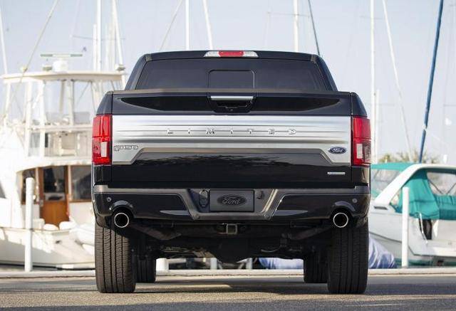 福特f-150 limited的起售价格相比f-150猛禽车型高出了20%,同时配置和