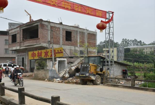 【信宜丁堡镇"三清三拆三整治"掀起新农村建设高潮】
