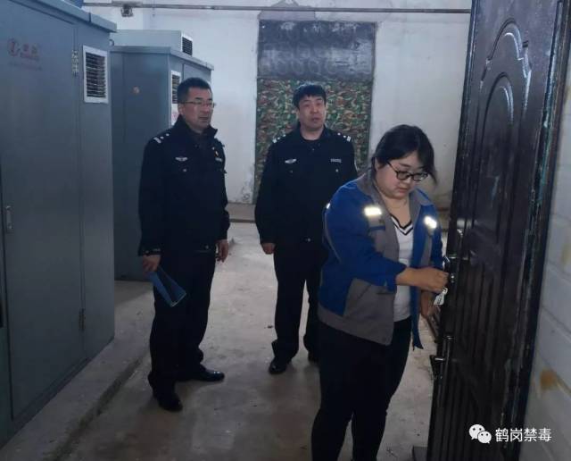 鹤岗市萝北县公安局禁毒大队对易制毒化学品使用企业进行检查