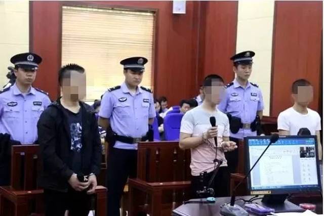 同村多名男青年,以暴力,威胁等方法,在浦北县龙门镇及小江街道范围内