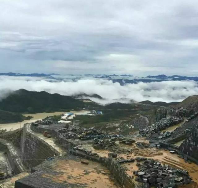 海拔800多米高,矿产资源丰富,吴田山矿区从上个世纪80年代末开始开采