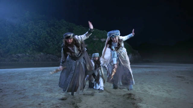 张无忌武功虽然奇高无比,但至少3次被人狂虐,