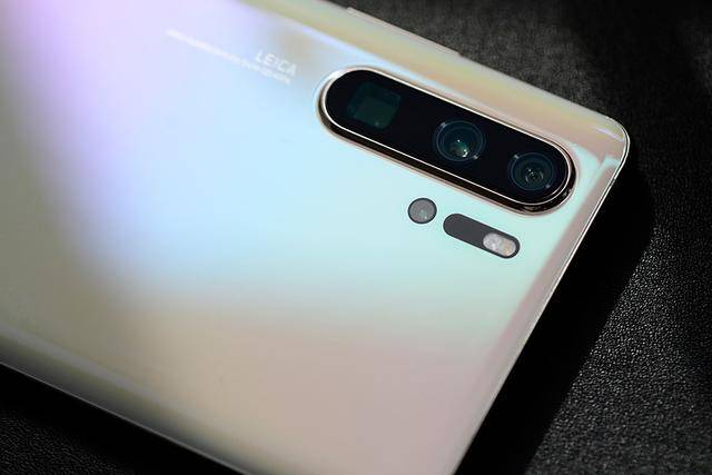 手机拍月亮火爆背后是单反营销失败:手机逆袭