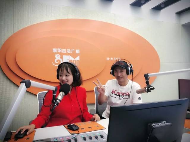 劳斯莱斯到底有多豪！1个车标24万，1把雨伞10万