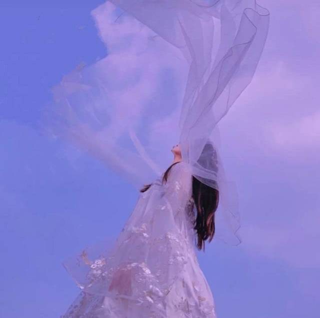 阁下,您的宝藏女孩头像已送达,请玩家进入游戏,寻找限量版女头