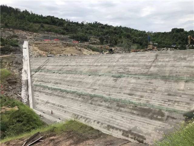 丰都龙兴坝水库大坝填筑高程满足度汛节点目标