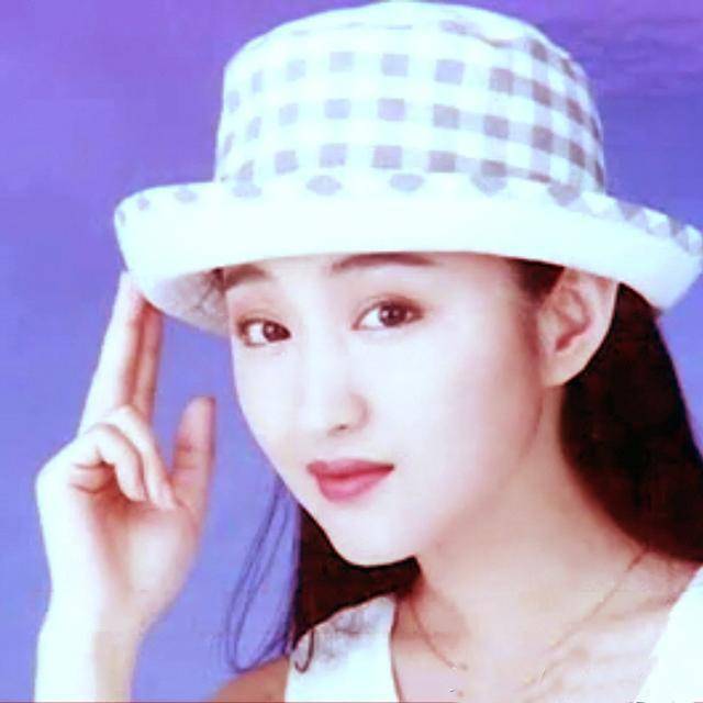 原创看了杨钰莹年轻时照片,才明白为何淡出30年,网友对她念念不忘!