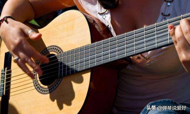 吉他泛音怎么弹?如何插到独奏中,技巧全在这,