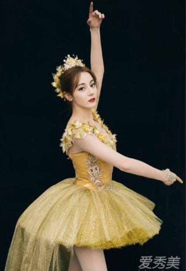 惊呆了!迪丽热巴摔倒 这到底是个什么梗?