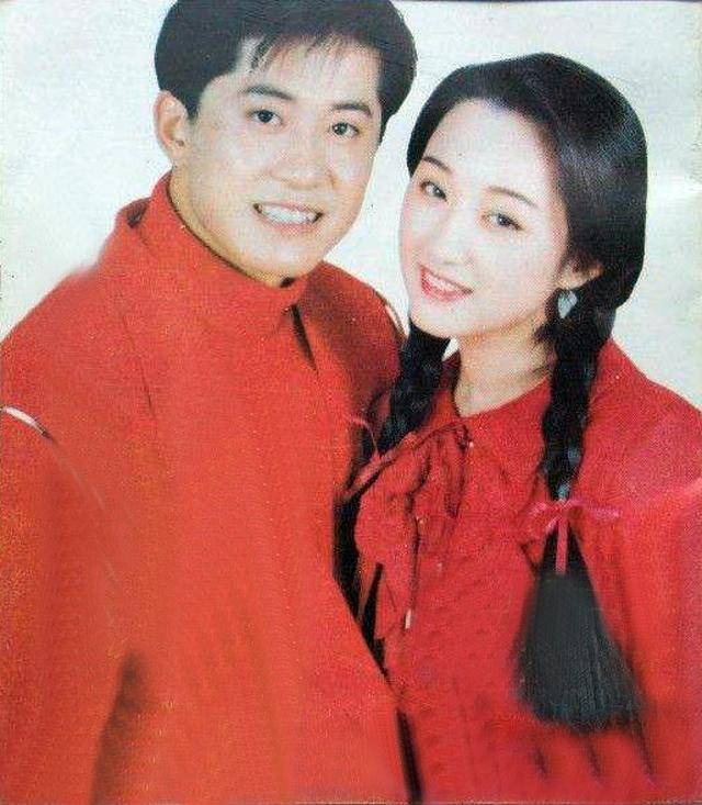 原创看了杨钰莹年轻时照片,才明白为何淡出30年,网友对她念念不忘!