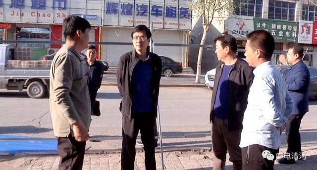 韩恺现场调度武松西街拓宽改造工程