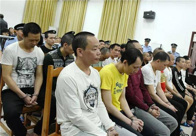 这伙犯罪分子在博白栽了!"黑老大"被控11宗罪,获刑25年