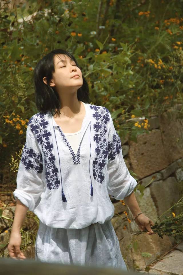走过千山万水,原来你也在这里,你就在我的世界里,安静地等我,多好.