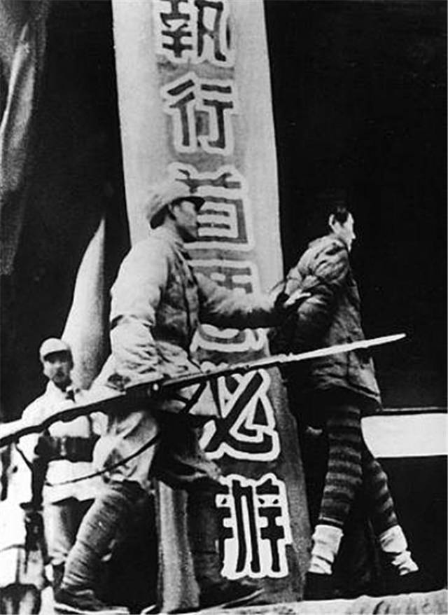 1955年一死刑犯为何被终止执行?载入史册的新中国第一