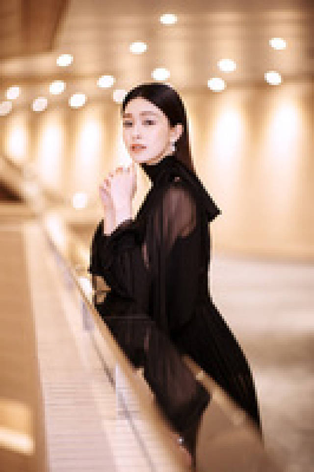 女演员文咏珊黑色性感优雅时尚写真