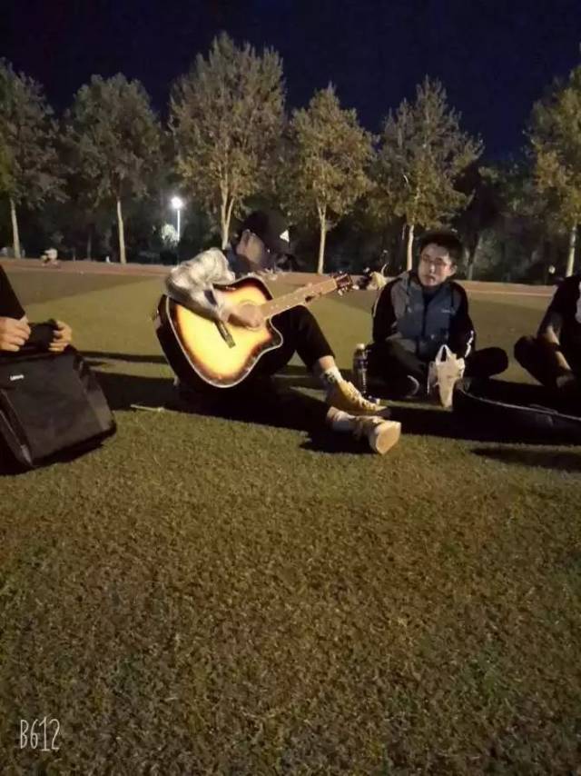 表白墙 |寻找南苑操场弹吉他小哥哥!