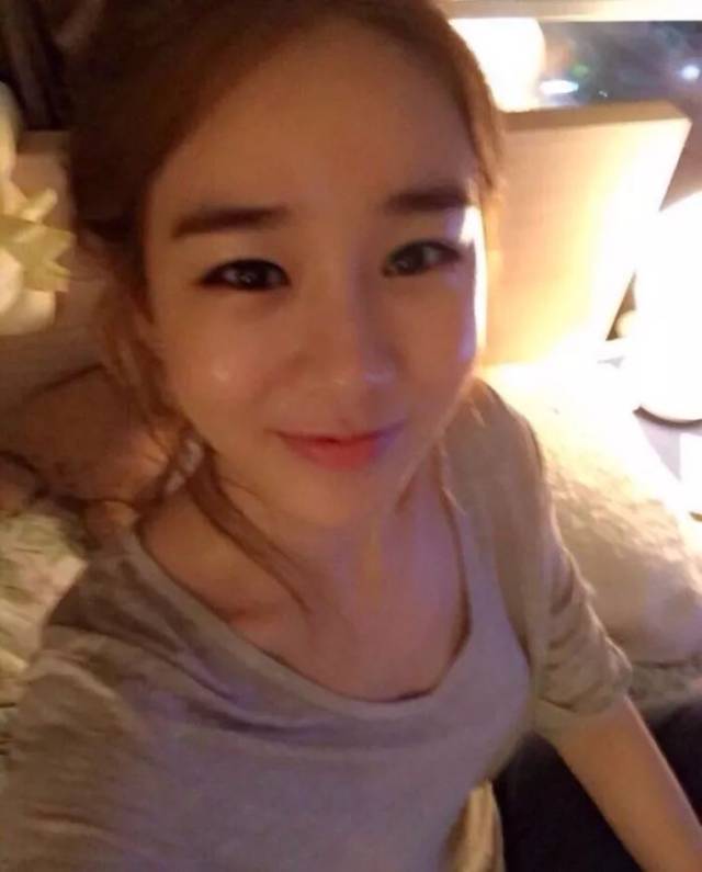 不仅曲线凹凸有致,还拥有一对女生看了都想流鼻血的"胸器"!