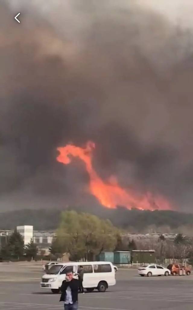 突发!沈阳棋盘山燃起熊熊大火,现场有大风