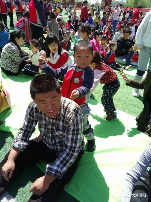 亲子互动游戏――感恩父母,茁壮成长