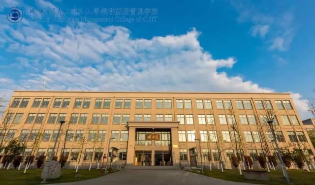 宁波大学人文与传媒学院