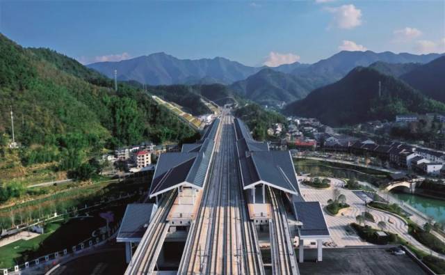 有了高铁,千岛湖离你只有一碗鱼头汤的距离