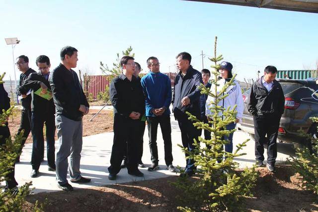 并与前来指导藜麦种植的宁夏农林科学院"老科协"科技扶贫志愿服务队的