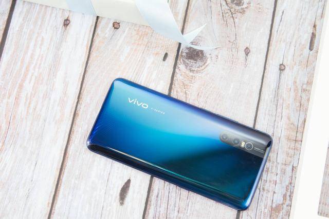 零界全面屏 后置4800万三摄,vivo x27精英版强势登场