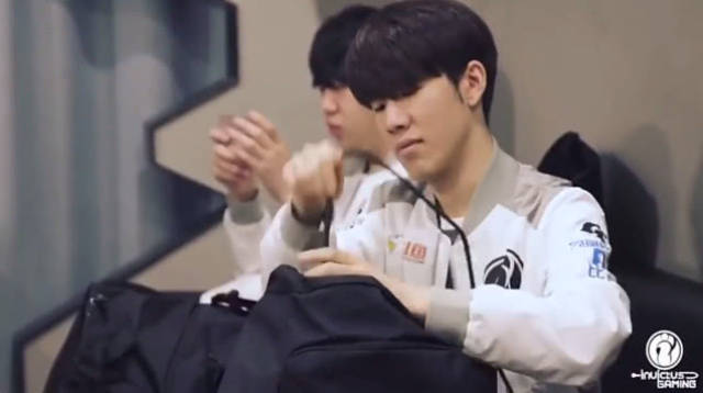 IG半决赛前的小视频曝出369无敌船长被打崩原