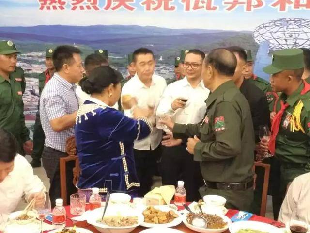 缅甸政府代表团出席佤邦"和平三十周年"庆典,受到热烈地迎接