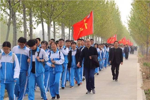 遇见成长 磨砺自我 让青春在绽放中精彩—宁阳一中开展传承红色