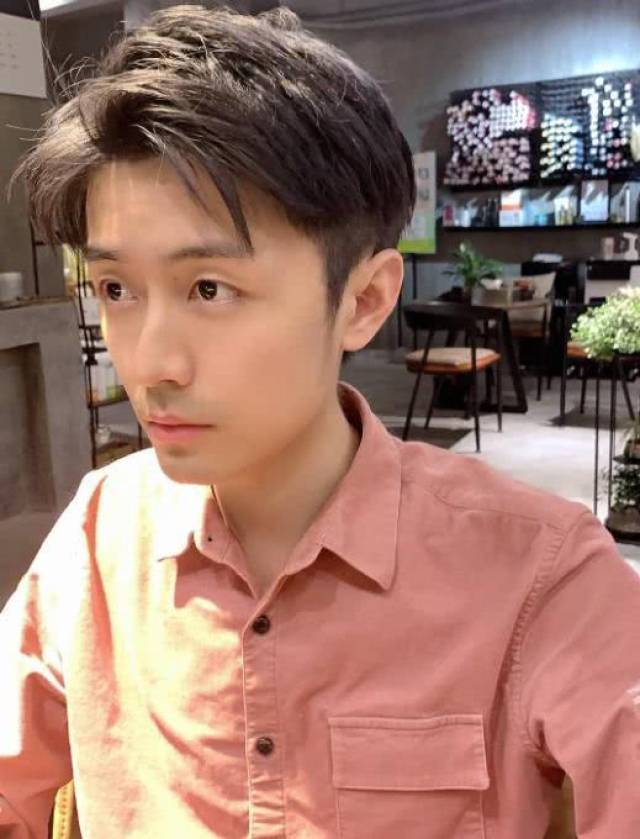 虎牙梦飞向骚白发起挑战,已经打到326连胜,网友:又多个导演