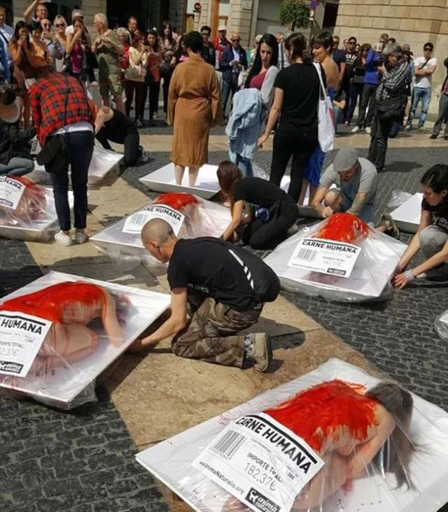 国外街头惊现"盒装人肉",中国千万别有!