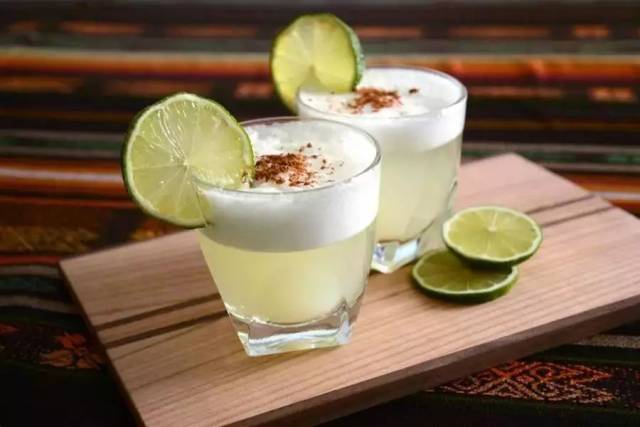 皮斯科酸,pisco sour是秘鲁海岸的典型鸡尾酒,由皮斯科酒和柠檬制