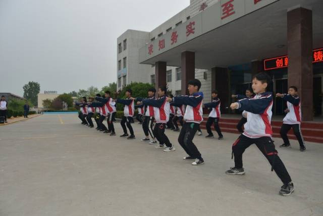 核心素养开新花—东平县接山镇中学喜迎县大巡查观摩评估团