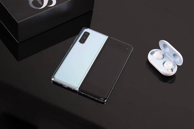 三星7070折叠手机碎屏,三星折叠屏手机7070 三星galaxy fold折叠屏还有这些"小瑕疵"