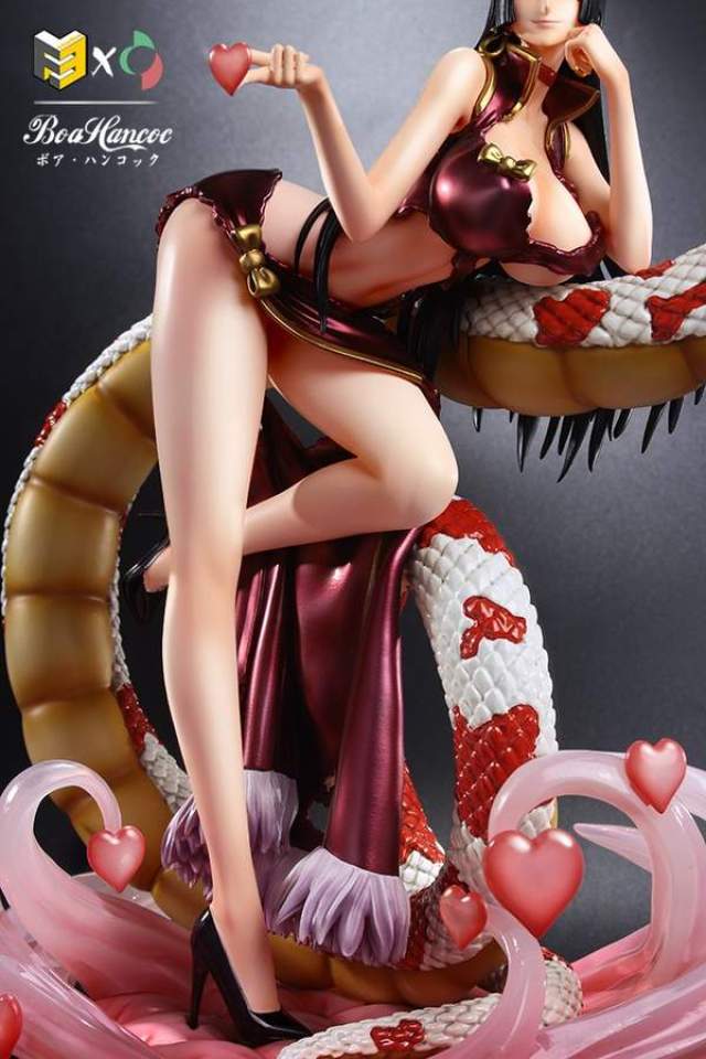 《海贼王》女帝爆衣雕像 妖娆身姿,豪胸白腿战力爆表