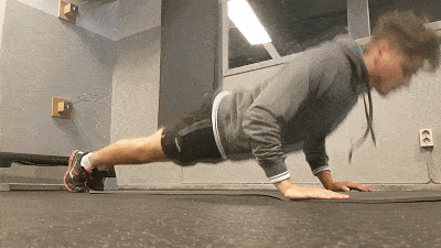 每天只跑步,做俯卧撑,引体向上,深蹲,30天后看小伙身材变化