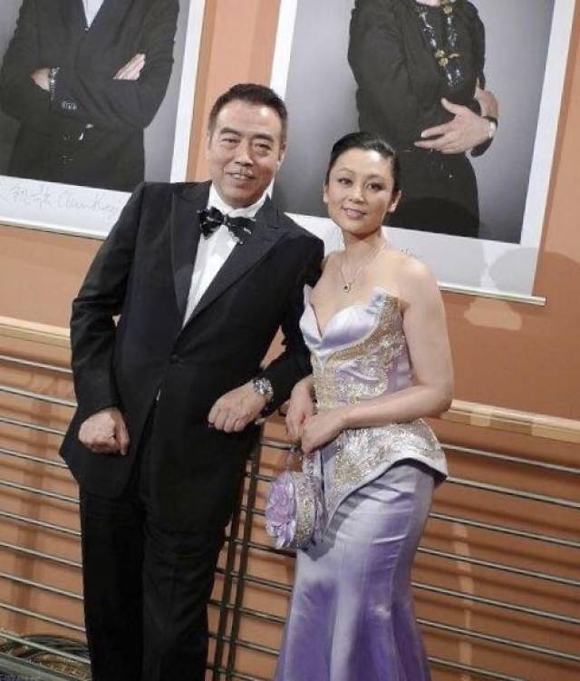 51岁央视主持人王小丫近照曝光,发福明显撞脸陈红