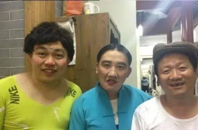 赵本山徒弟胖丫被抓一年,丈夫杨树林照常录制综艺,原因令人心酸