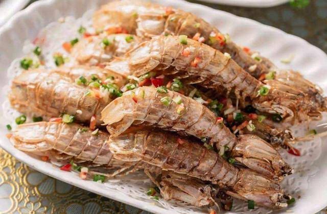 海边人吃皮皮虾:只要找到拉链,3秒剥一个,连